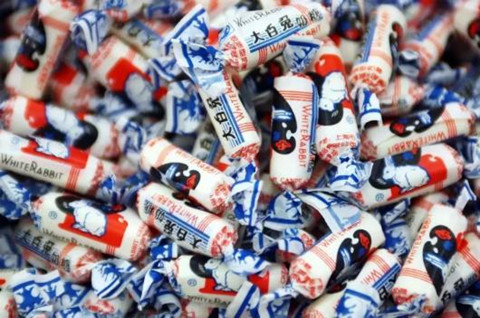 两食品公司推出大白兔奶茶被诉侵权“大白兔”商标，判赔25万元！泉港商标续展费用